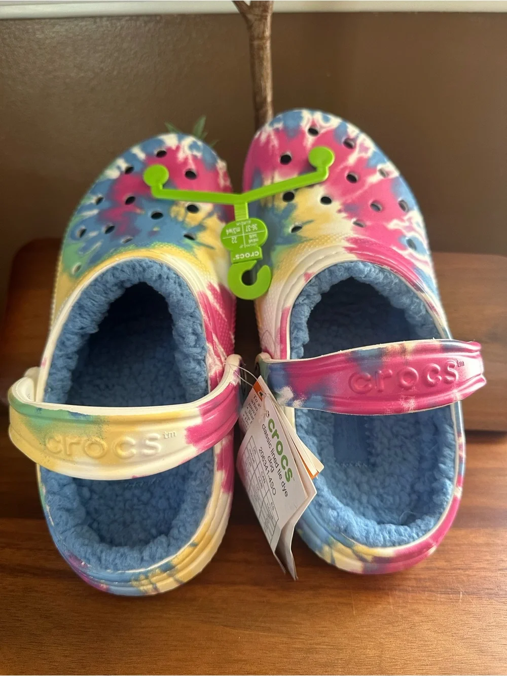 CROCS Kids Tie-Dye Fleece-Lined Clogs in Pink, Blue, Yellow size  m4/w6